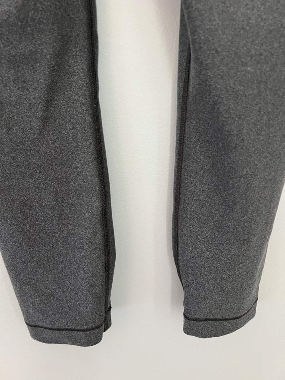 Under Armour Compression HEATGEAR Gray Capri Leggings Style #1352538 Size M - Picture 8 of 13